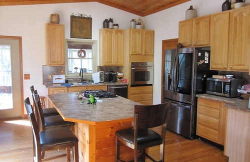 Cleveland House | River Front Property, Local Wineries, fun and relaxing, Enjoy sounds of River