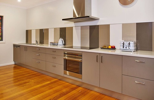 Bright House | River Frontage, boutique accommodation