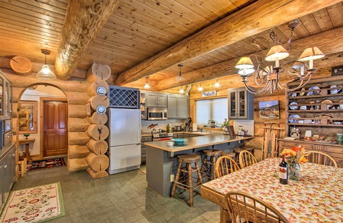 Baring Cabin | River frontage, luxurious Log Cabin near Steven's Pass Ski Resort on 1 acre.