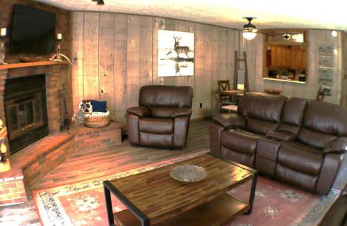 Red River House | River Garden - Washer - Dryer - Fireplace - Satellite - WiFi - Near the River