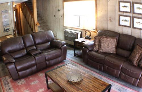 Red River House | River Garden - Washer - Dryer - Fireplace - Satellite - WiFi - Near the River
