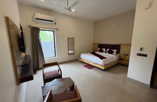 Bail Parao House | River Home Stay