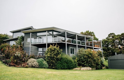 Kennett River House | River House - idyllic riverside and beach location