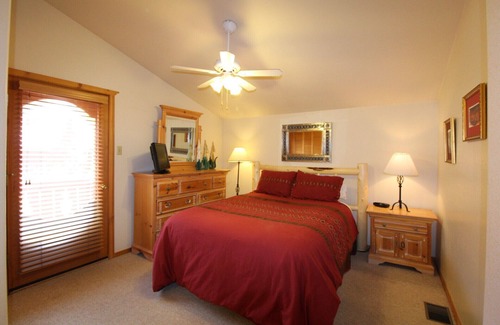 Red River Condo | "River John" Prime Riverfront Townhouse! 1 block to ski-in town! WIFI, pet friendly