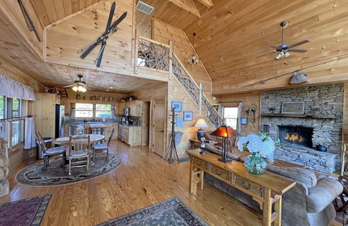 Hot Springs Cabin | River Magic, Romantic Luxury Log Cabin with Hot Tub