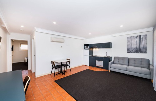 Queanbeyan East Hotel | River Motel