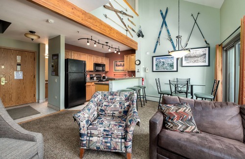 Historic District Condo | River Mountain Lodge Horseshoe Gulch Condo: Ski-In To Downtown Breck