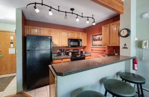 Historic District Condo | River Mountain Lodge Horseshoe Gulch Condo: Ski-In To Downtown Breck