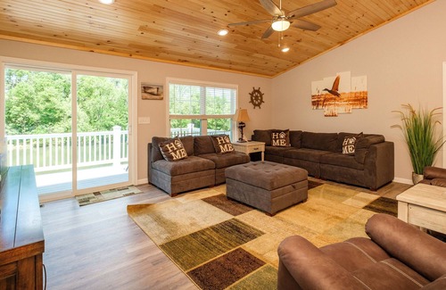 Elkton House | River Oasis- Enjoy this River Front property- 20 min. from Massanutten Resort