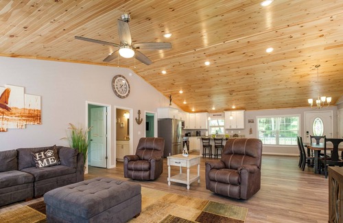 Elkton House | River Oasis- Enjoy this River Front property- 20 min. from Massanutten Resort