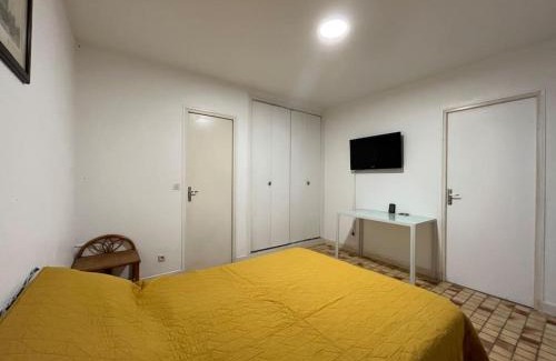 Villemeux-sur-Eure House | River place