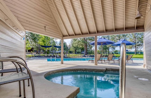 Southwest Bend Condo | River Ridge 313ab
