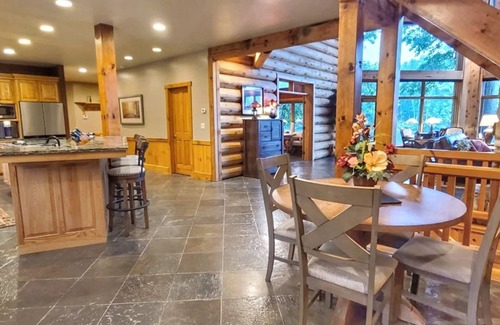 Ingalls House | River Ridge Lodge: Luxury Lodge on the Menominee River