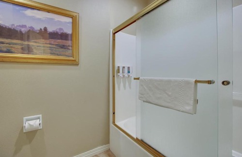 Century West Hotel | River Ridge Suite