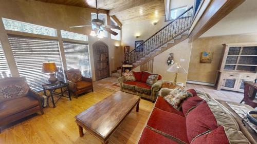 Red River House | River Ritz - Pet Friendly - WiFi - Near the Ski Area - Fireplace - On the River - Washer - Dryer -