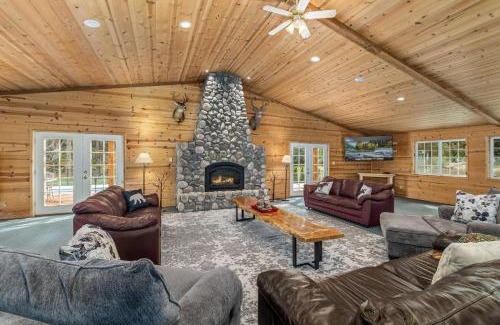 Leavenworth House | River Road Lodge by NW Comfy Cabins