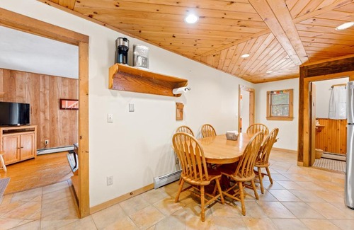 Warrensburg House | River Road Treehouse Retreat