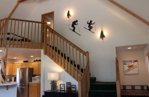 Enumclaw House | River Rock Cabin: Your Gateway to Pine-Scented Bliss & Mountain Excursions