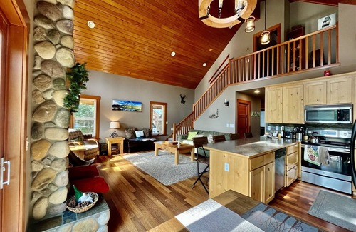 Packwood Cabin | River Rock Mountain Cabin | 3 Bed, 2 Bath