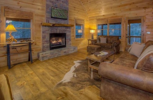 Cashes Valley Cabin | River Rush Cabin- Steps away from Riverside | Outdoor Living | Fightingtown Creek