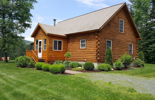 Twin Mountain Cabin | River's Bend Cabin - Log Home in the White Mountains Perfect for all Seasons