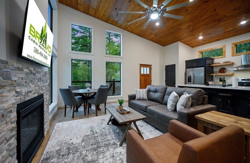 Broken Bow Cabin | River's Edge, a cozy 1-bedroom retreat in Broken Bow, OK, perfect for couples or small families.