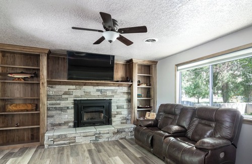 Blanco House | "River's Edge Lodge" Fly Fishing on the San Juan River near Quality Waters.