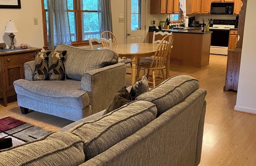 Rileyville House | River's Edge: Shenandoah Riverfront Cabin