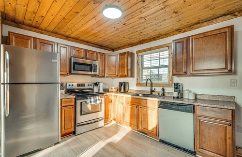 Shenandoah Cabin | River’s Getaway Hot Tub Game Room Nature Retreat