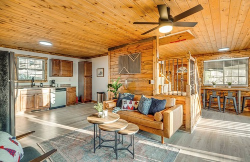Shenandoah Cabin | River’s Getaway Hot Tub Game Room Nature Retreat