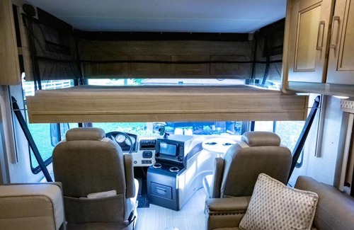 Homosassa Bed & Breakfast | River Safaris New Class A Motorcoach Homosassa with River Accessibility