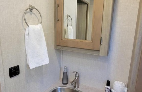 Homosassa Bed & Breakfast | River Safaris New Class A Motorcoach Homosassa with River Accessibility