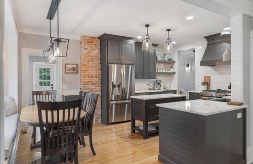 Charlevoix House | River Side Cottage - Downtown - Peloton Bike