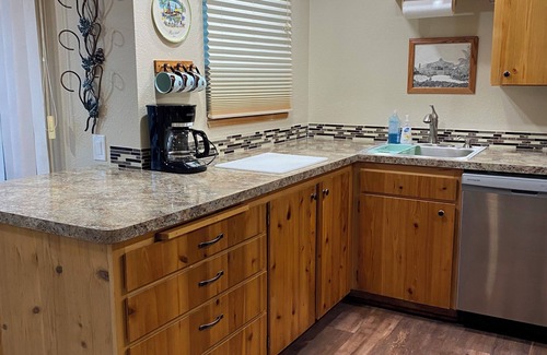 Three Rivers House | River/Ski Home on Deschutes River, 2 bedroom-sleeps 5, 26 miles to Mt. Bachelor.