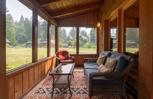 McKenzie Bridge Cabin | River Song Cabin - Mckenzie River