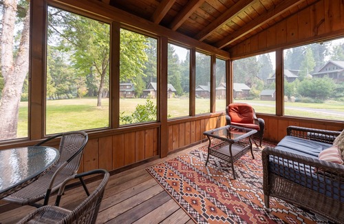 McKenzie Bridge Cabin | River Song Cabin - Mckenzie River