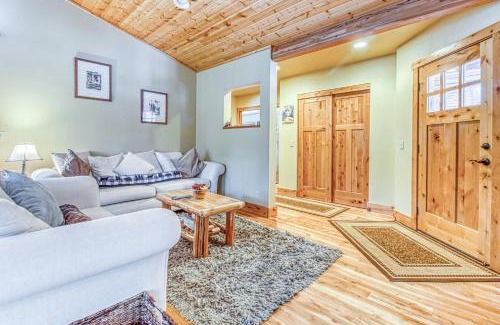 Leavenworth House | River Song Cabin
