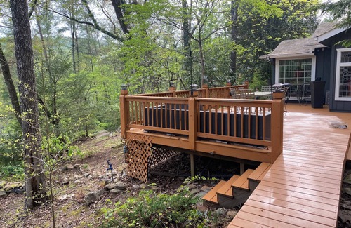 Blue Ridge House | River Soundscapes Retreat! Pet Friendly. Aska Adventure Area! 10 minutes to town