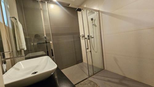 Todupulai Resort | River Terrace Resort And Spa