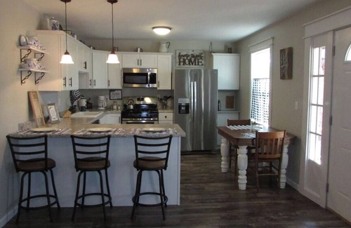 Van Buren House | River Time Cottage Get Away! 1/2 Mile from Current River!