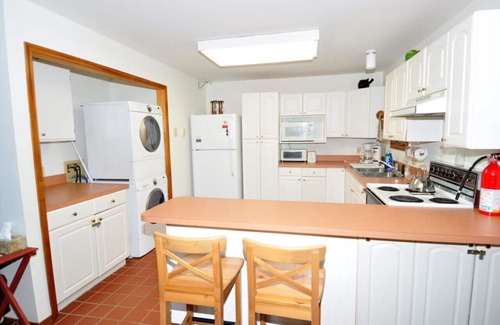 Great Cacapon House | River Valley Cabin - Riverfront Cabin