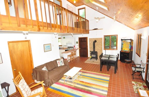 Great Cacapon House | River Valley Cabin - Riverfront Cabin