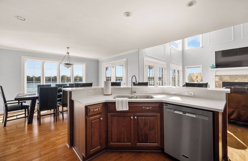 Jeffersonville House | River View - 3 King Beds - Modern -Bourbon Trail