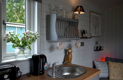 Llanfair Caereinion Cottage | River View 4 is a two berth unit in the style of a beautiful Gypsy hut.