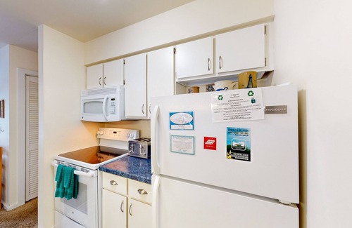 Glen Arbor Condo | River-view condo with fireplace, deck, washer/dryer, and community firepit
