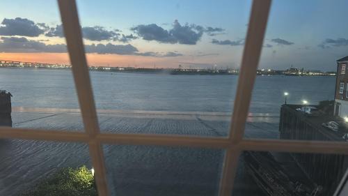 Greenhithe Apartment | River view flat by the Thames
