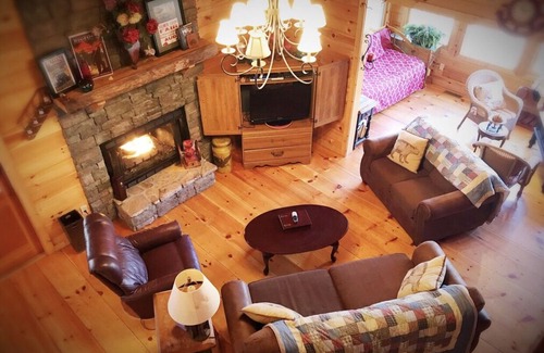 Ellijay Cabin | River View From 4 decks/2 Game Rooms/Hot tub/Privacy/Pet Friendly/Kids Paradise!