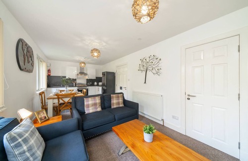 Glenisla Apartment | River View- Garden Apartment in Grounds of Mansion