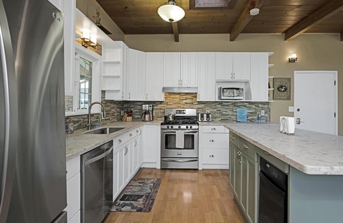 Healdsburg House | ✨River View Lodge | Complimentary wine tasting at Croix included!