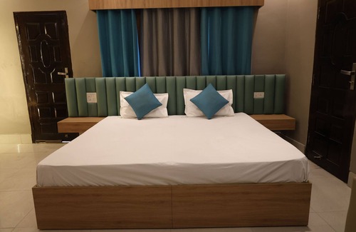 Mayapur Hotel | River View Resort